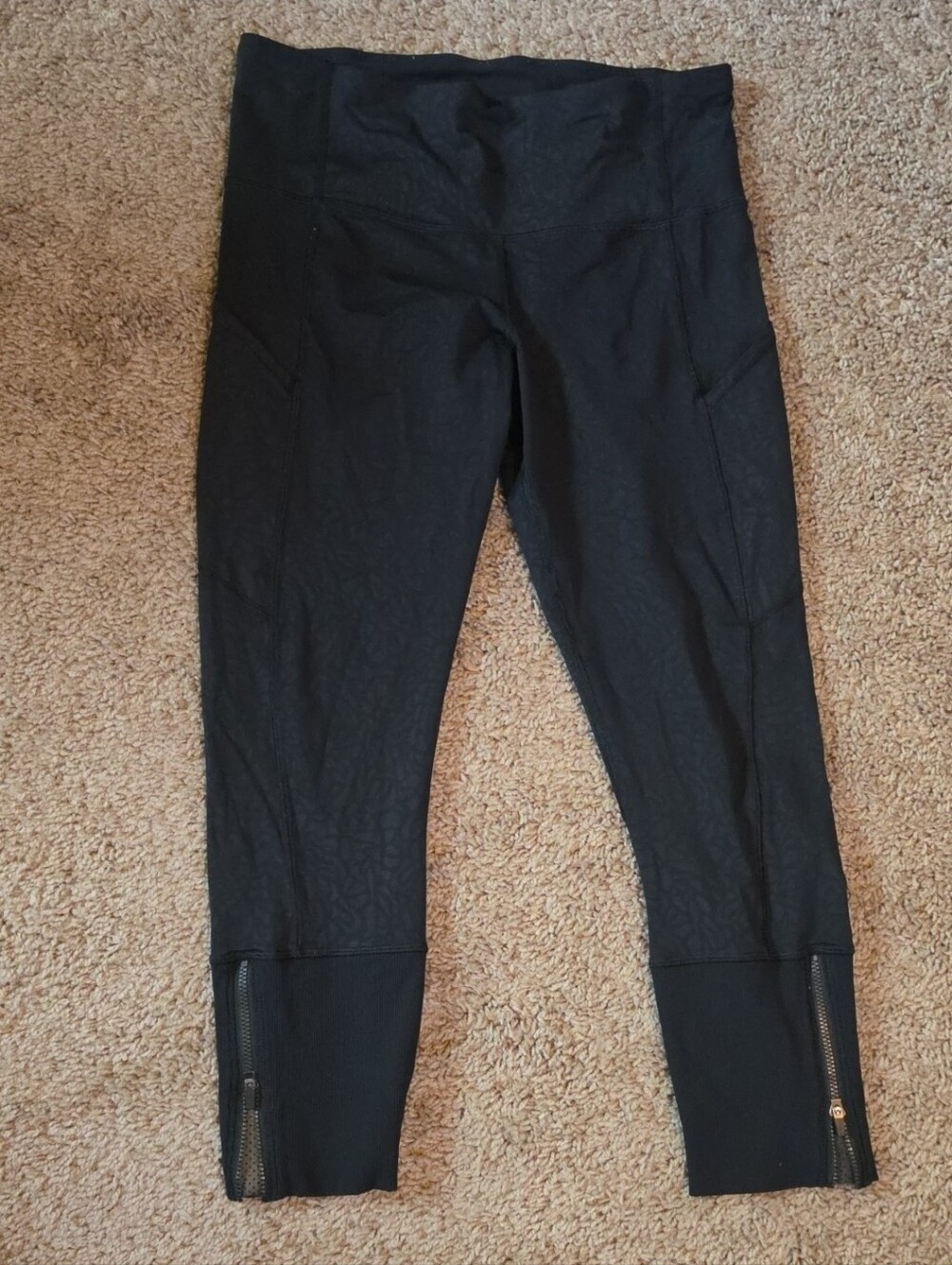 Lululemon Black Printed Zipper Ankle Leggings Size 8 Side Pockets